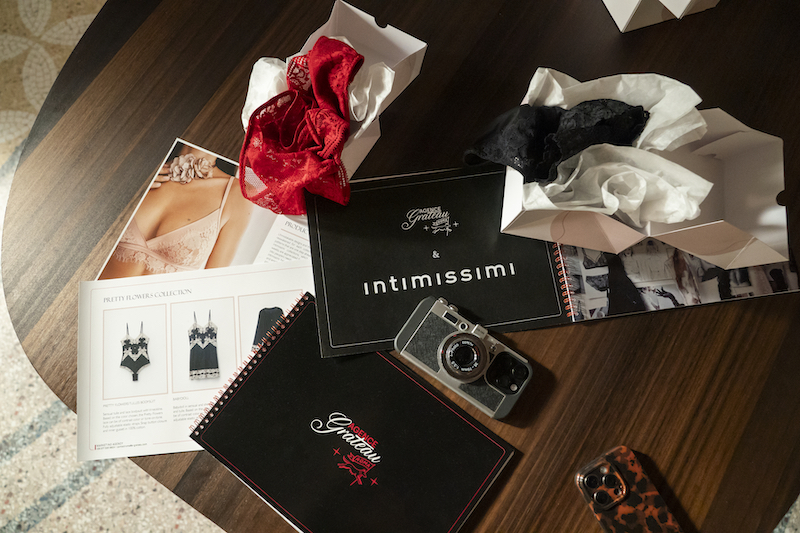 エミリー、パリへ行く Intimissimi