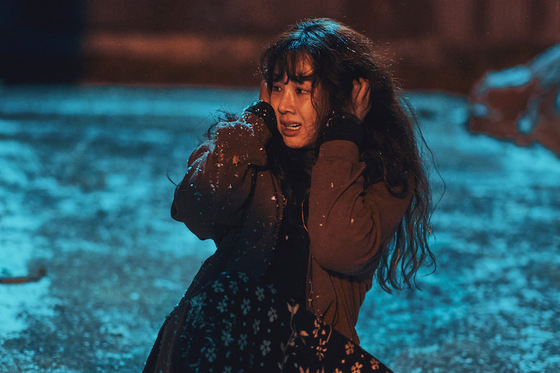 白い車に乗った女